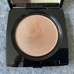 Lancôme highlighter in the shade 05 Sparkling Peche